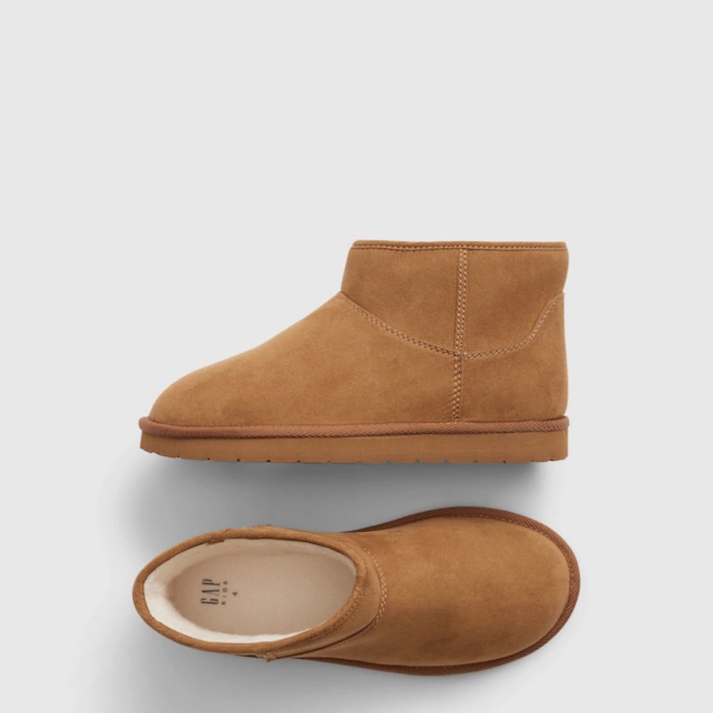 GAP. Vegan cozy little kid boot. Size 1.